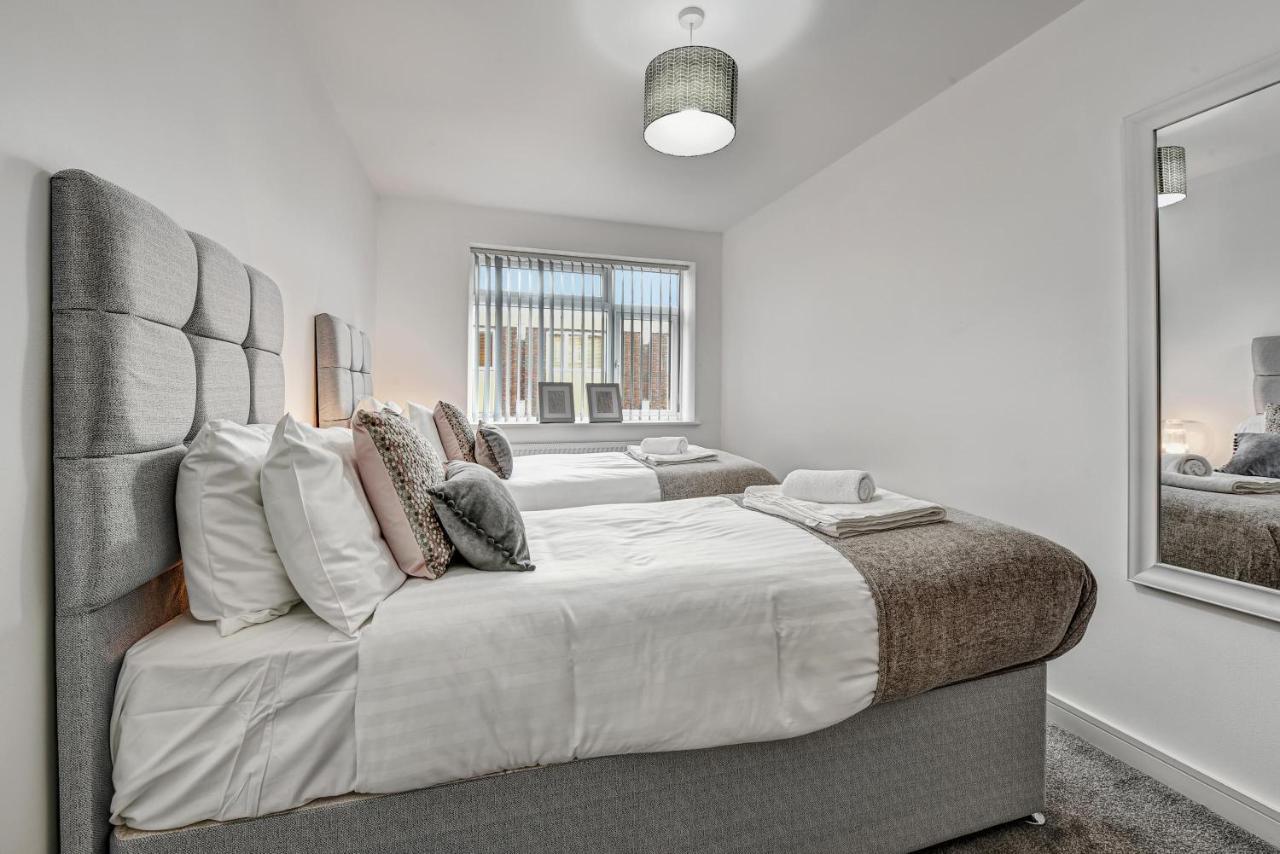 St Martins House Luxury 2 Bedroom Apartments Ruislip By 360Stays Exterior foto