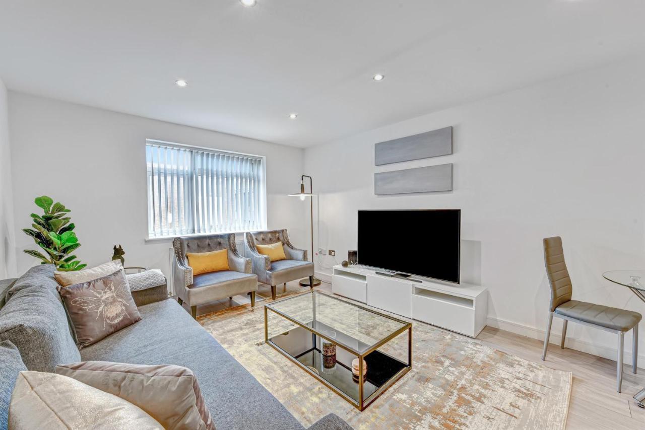 St Martins House Luxury 2 Bedroom Apartments Ruislip By 360Stays Exterior foto