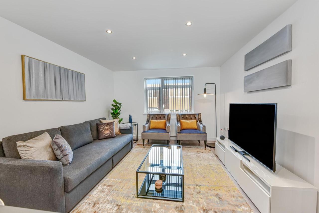 St Martins House Luxury 2 Bedroom Apartments Ruislip By 360Stays Exterior foto