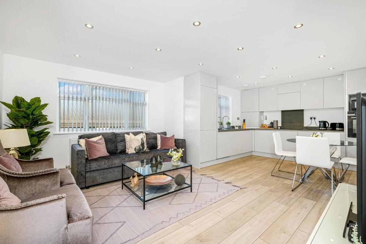 St Martins House Luxury 2 Bedroom Apartments Ruislip By 360Stays Exterior foto