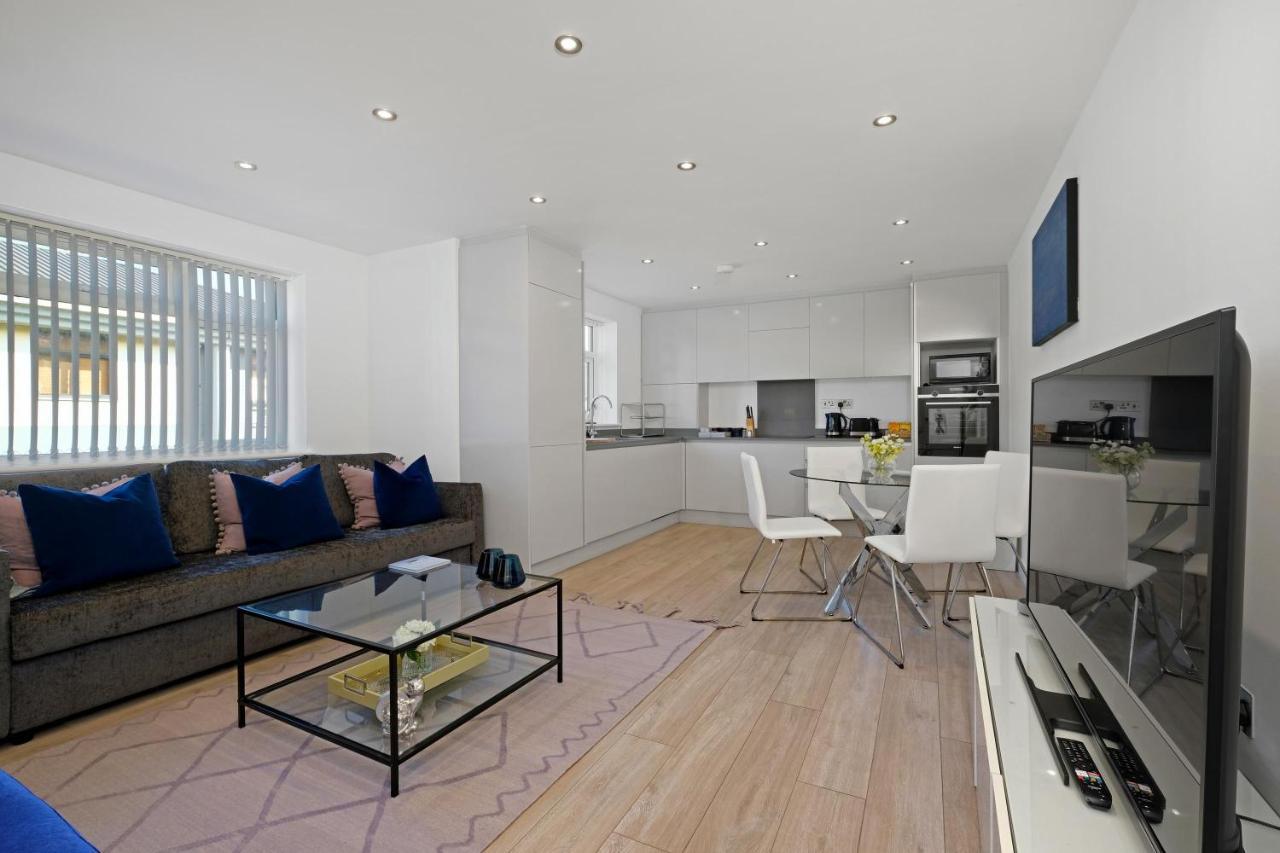 St Martins House Luxury 2 Bedroom Apartments Ruislip By 360Stays Exterior foto