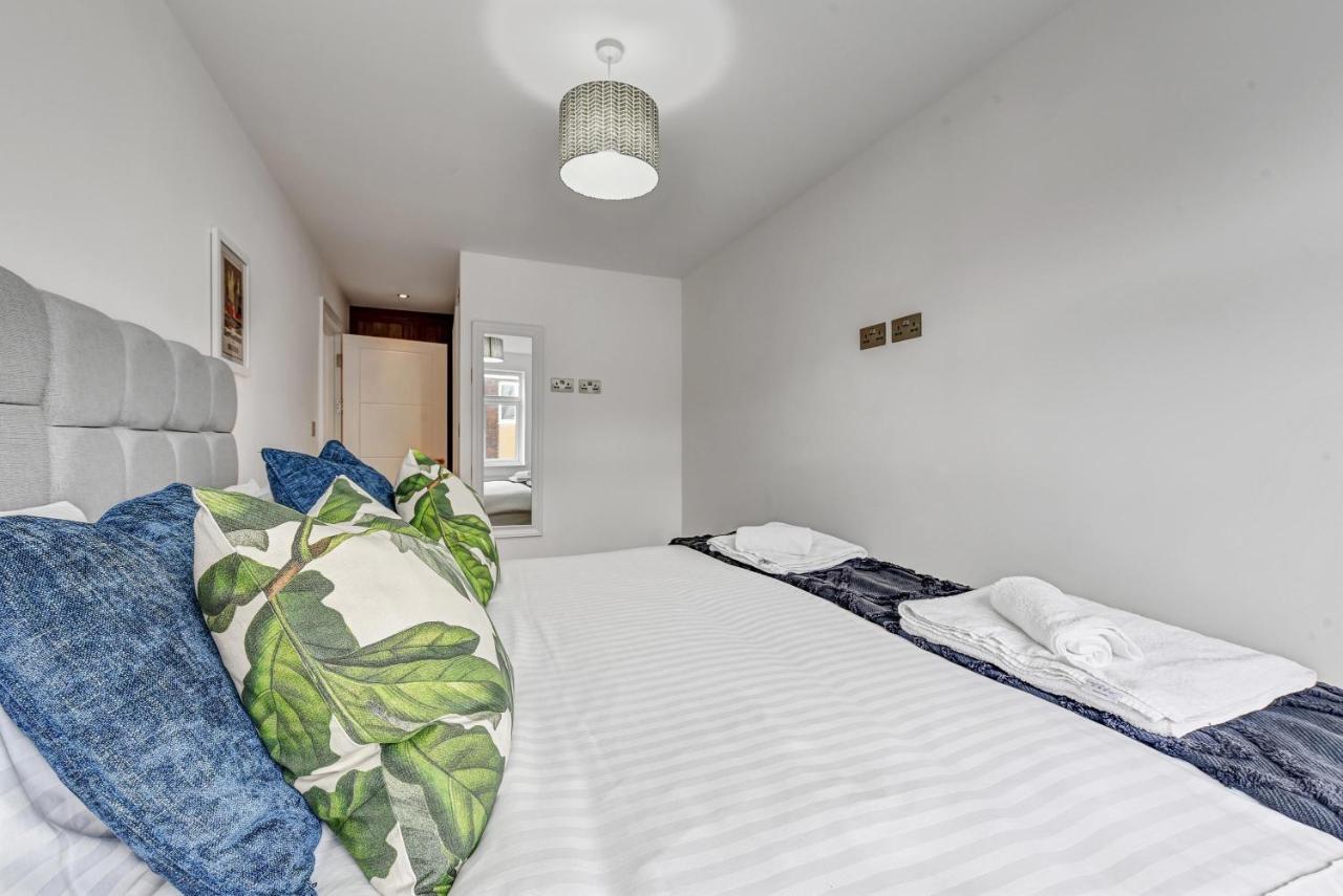 St Martins House Luxury 2 Bedroom Apartments Ruislip By 360Stays Exterior foto