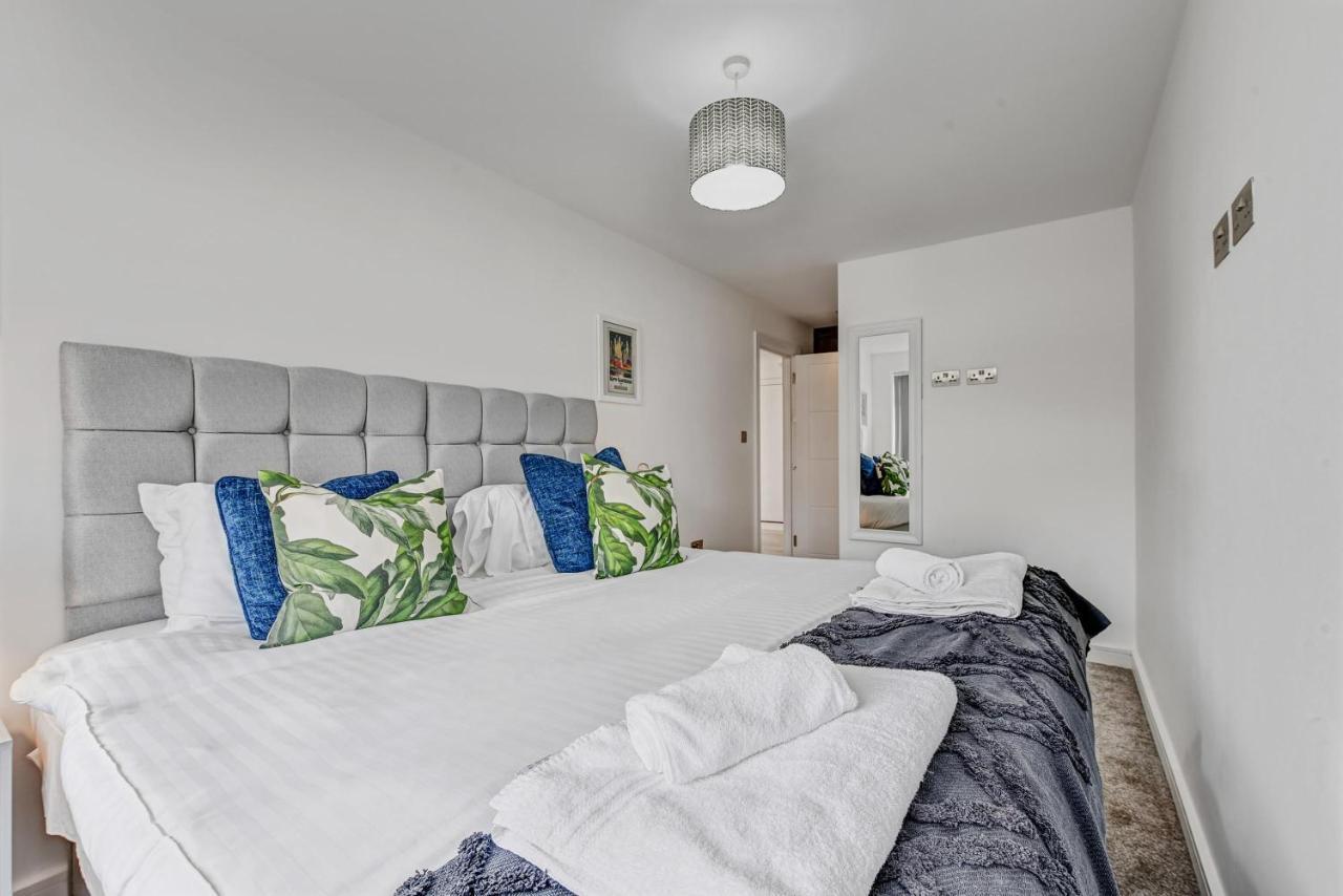 St Martins House Luxury 2 Bedroom Apartments Ruislip By 360Stays Exterior foto