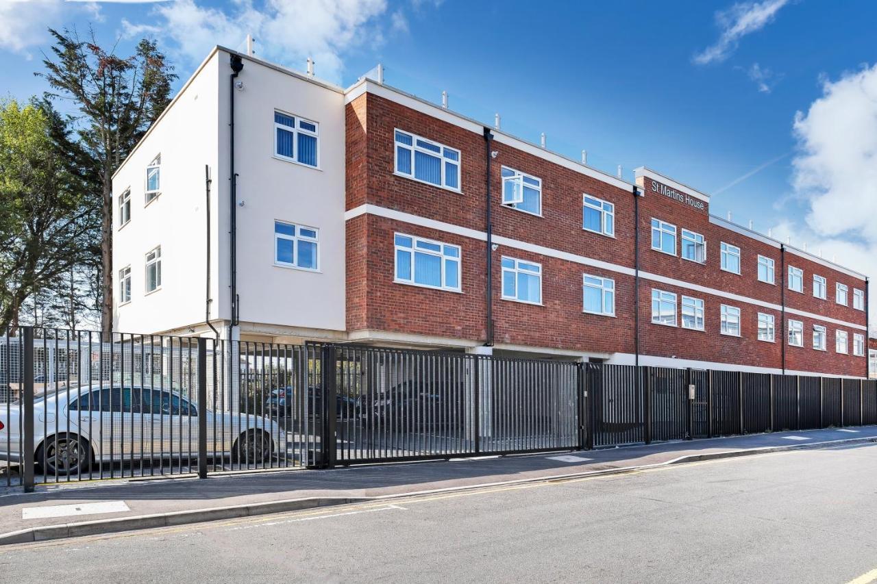 St Martins 2 Bedroom Apartments In Ruislip By 360 Stays Exterior foto