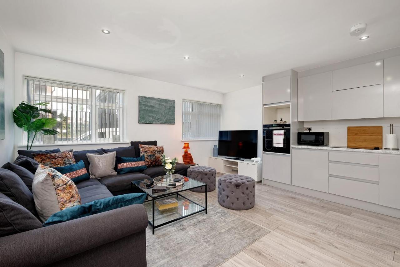 St Martins House Luxury 2 Bedroom Apartments Ruislip By 360Stays Exterior foto