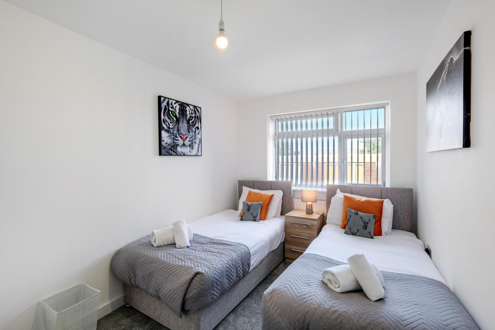 St Martins House Luxury 2 Bedroom Apartments Ruislip By 360Stays Exterior foto