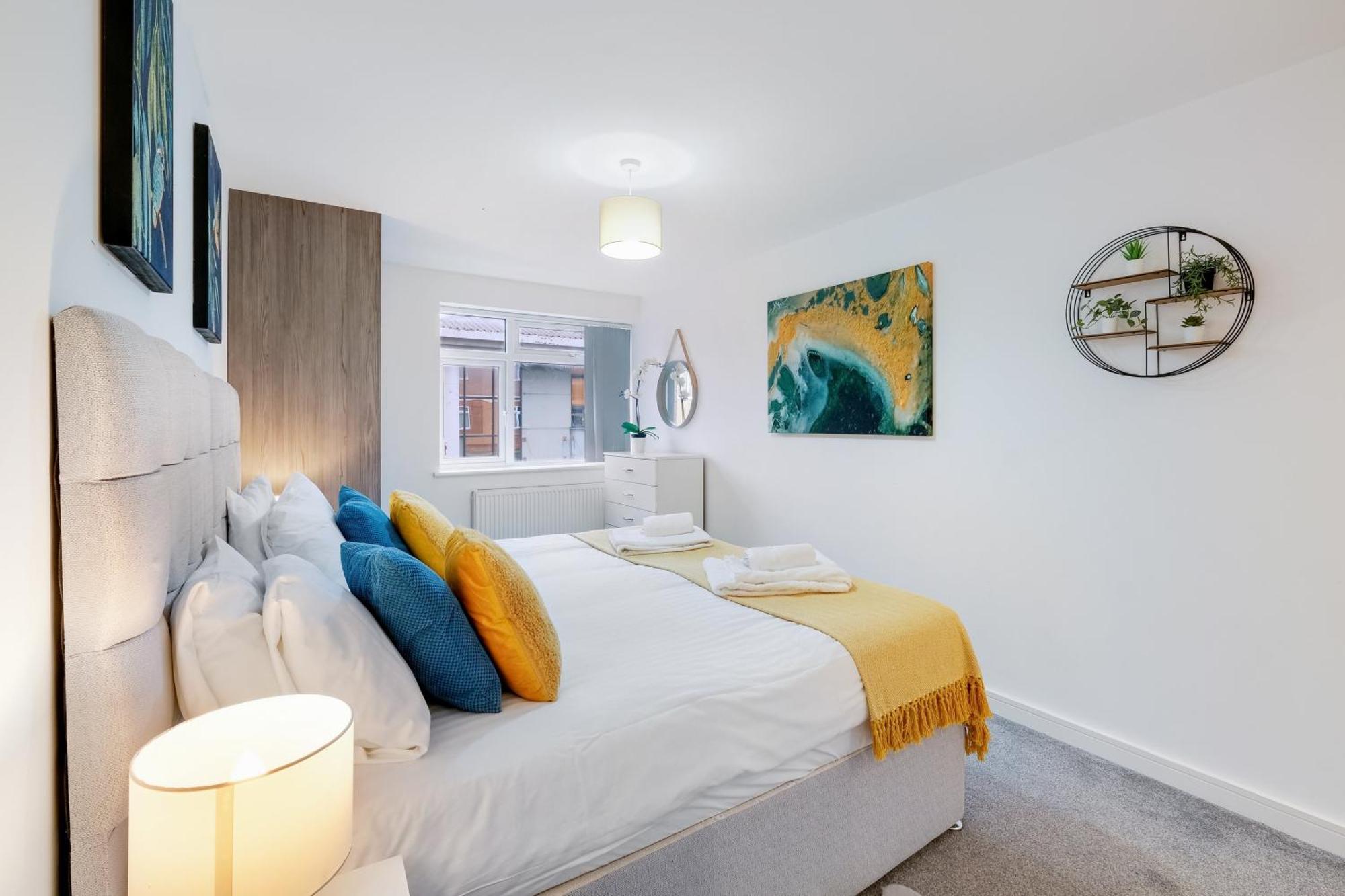 St Martins House Luxury 2 Bedroom Apartments Ruislip By 360Stays Exterior foto