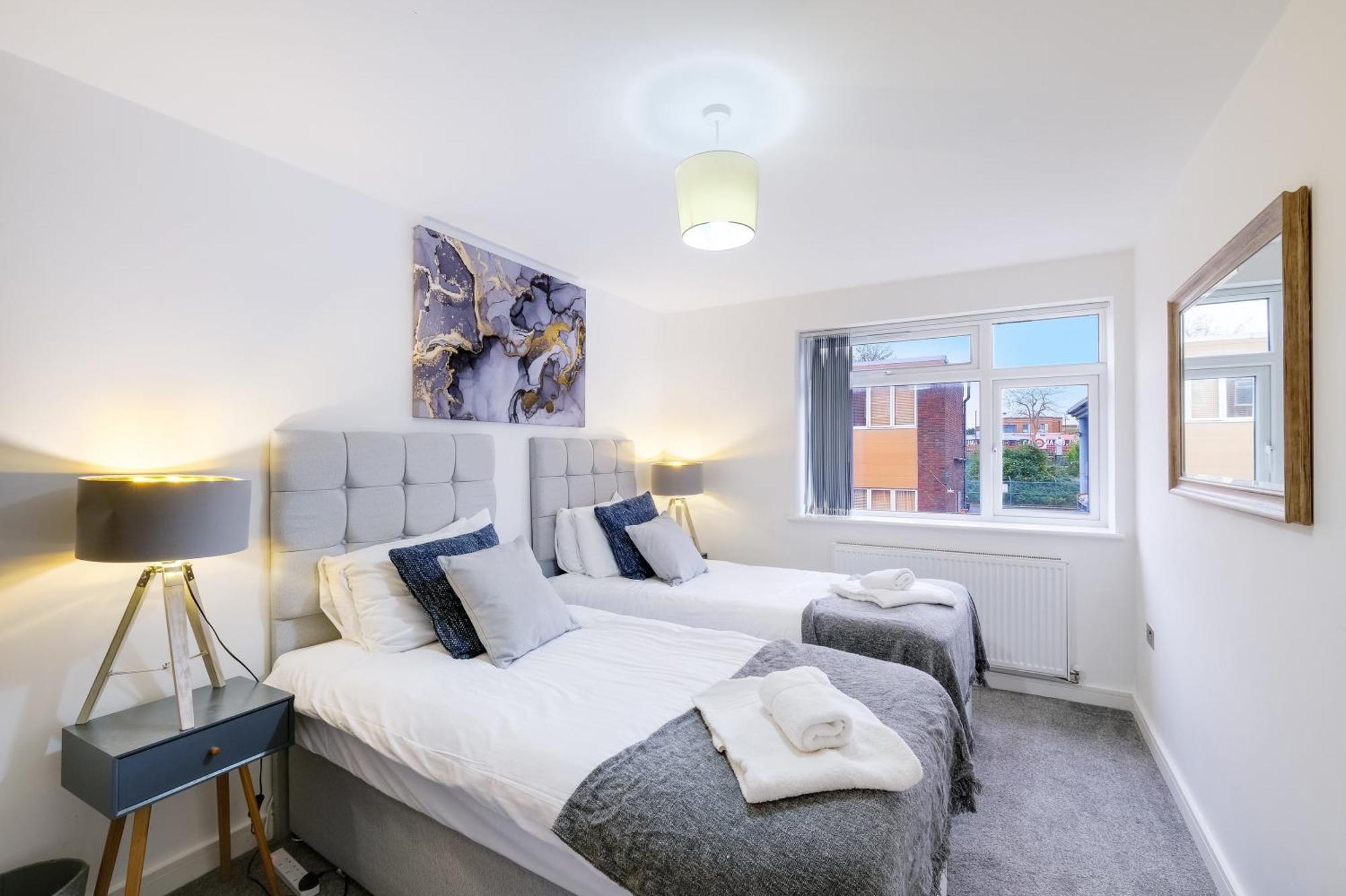 St Martins House Luxury 2 Bedroom Apartments Ruislip By 360Stays Exterior foto