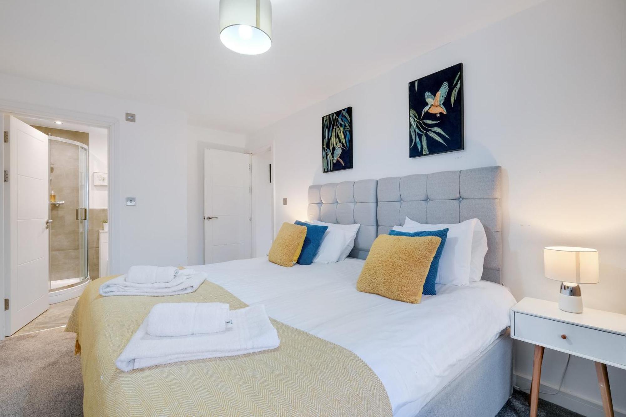 St Martins House Luxury 2 Bedroom Apartments Ruislip By 360Stays Exterior foto