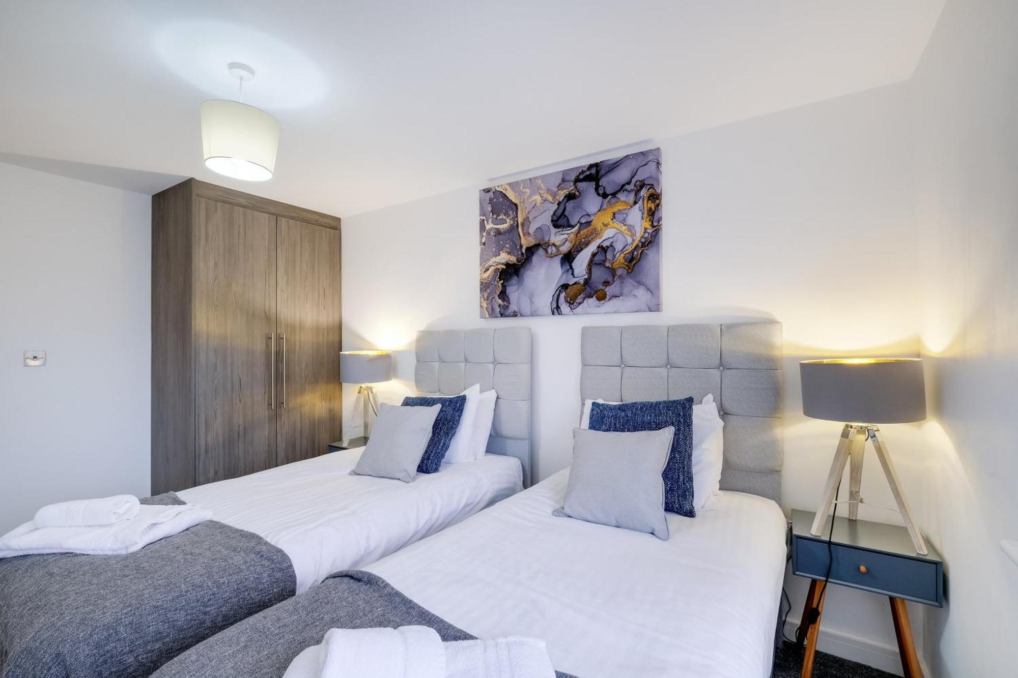 St Martins House Luxury 2 Bedroom Apartments Ruislip By 360Stays Exterior foto