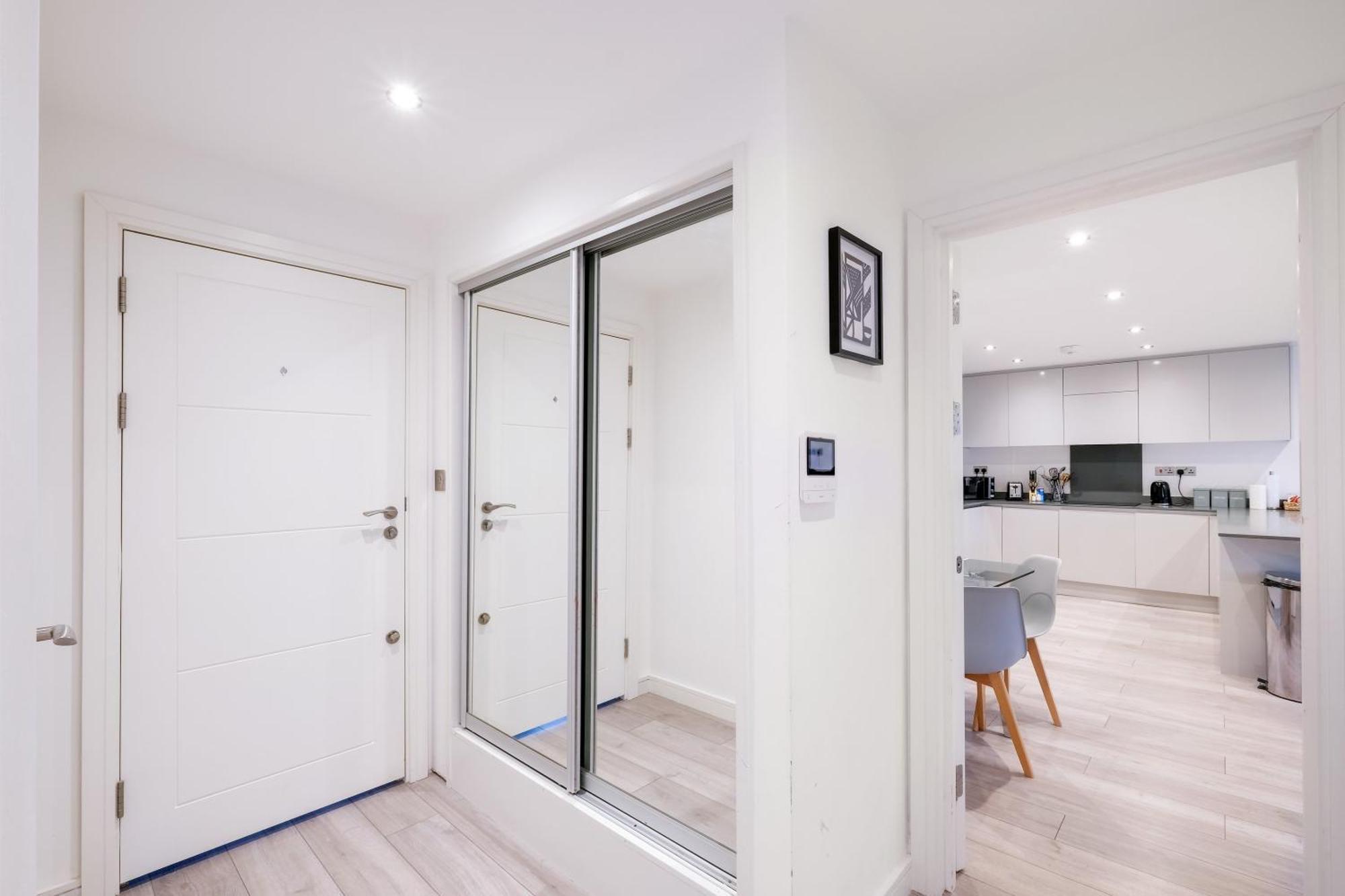 St Martins House Luxury 2 Bedroom Apartments Ruislip By 360Stays Exterior foto