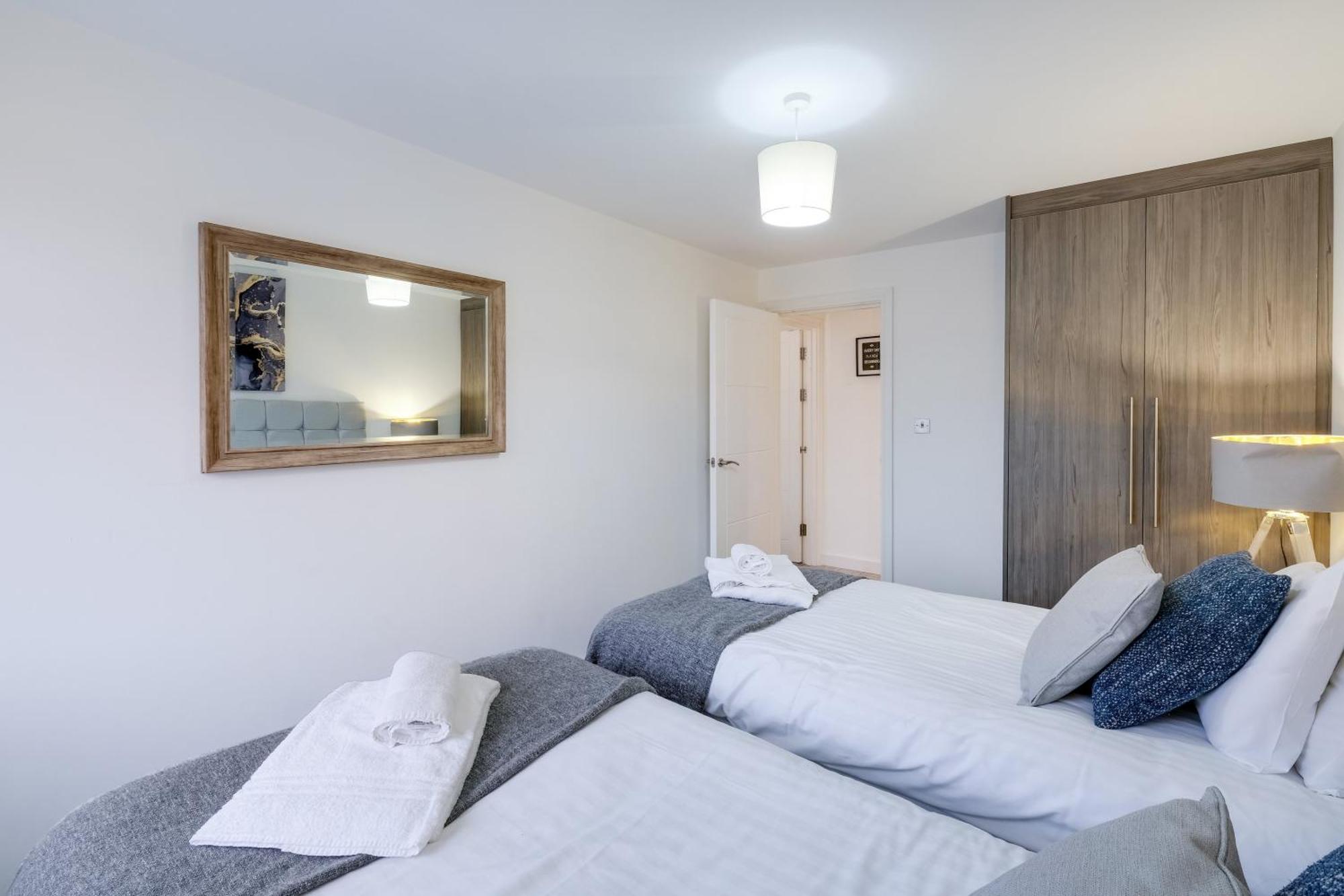 St Martins House Luxury 2 Bedroom Apartments Ruislip By 360Stays Exterior foto